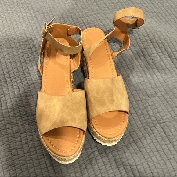 Shoes - Tan Women's Sandals
